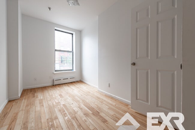 Building Photo - 587 Halsey St