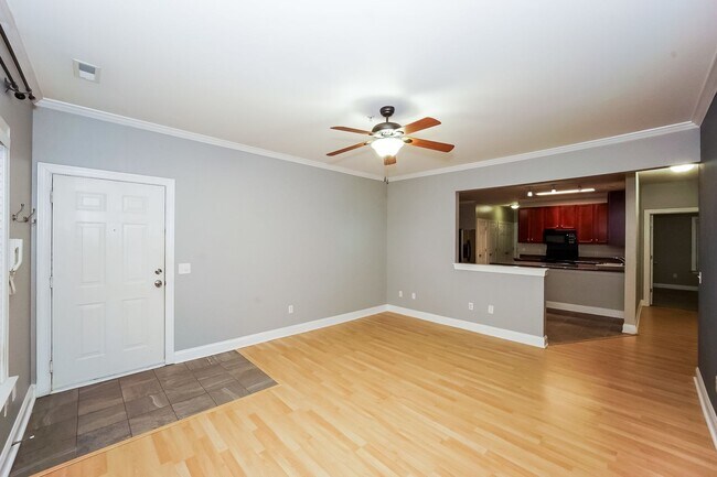 Foto del edificio - Available now! Lake-area living, 2 Bedroom Apartment