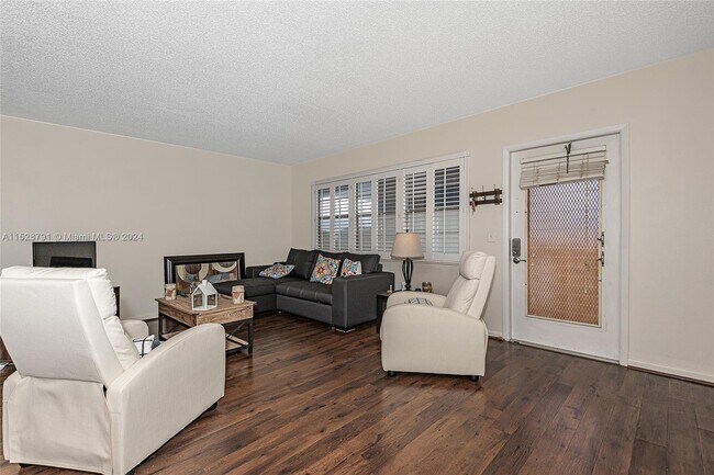 Building Photo - 4047 Rexford A