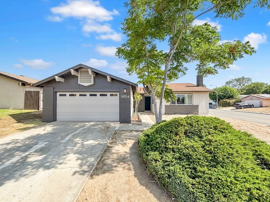 Foto principal - Charming 3BD/2BA House in Santee W/ W/D, M...
