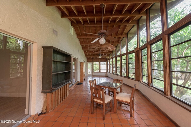 Building Photo - 508 Poinsettia Rd