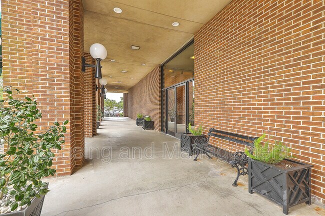 Building Photo - 14 Lockwood Dr