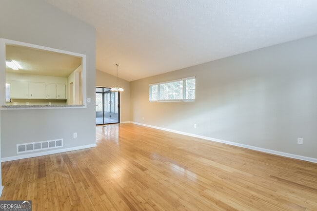 Building Photo - 640 Butterfield Ln