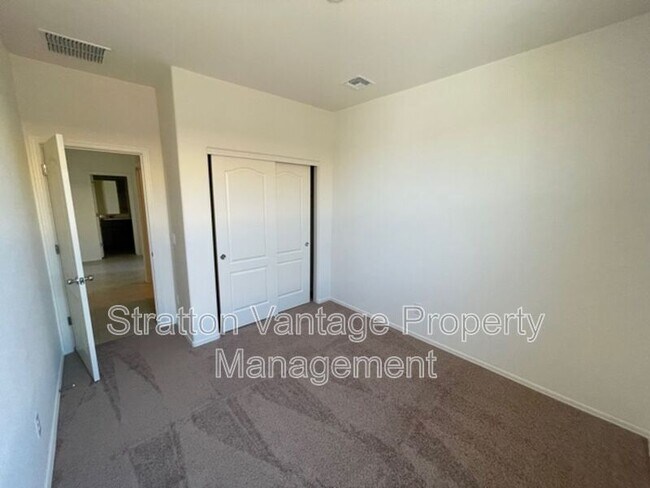 Building Photo - 1635 E Kingman Pl