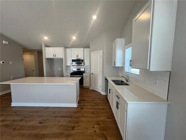 Building Photo - 17373 Dulles Ln