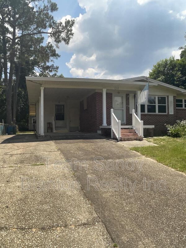 Building Photo - 1212 Suburban Dr