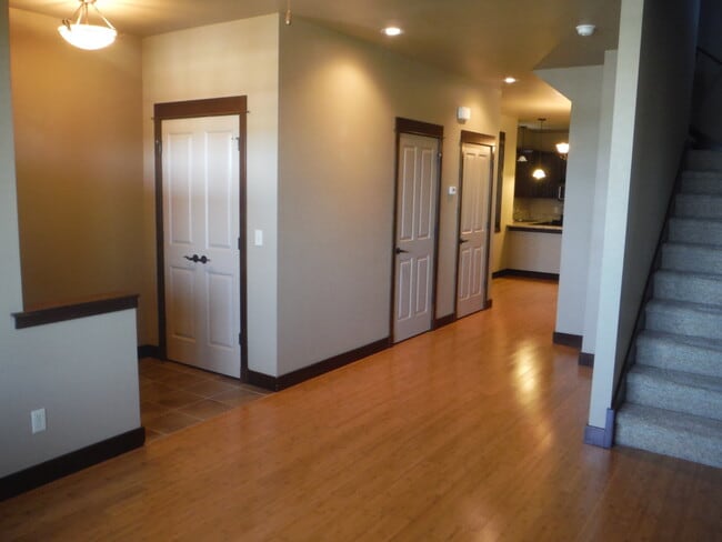 Building Photo - Gorgeous 3 Bedroom Condo- Across Street fr...