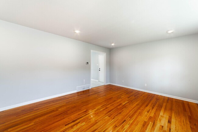 Building Photo - 1408 Mary Lee Dr