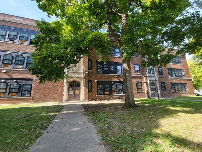 Building Photo - 1030 S Holmes St