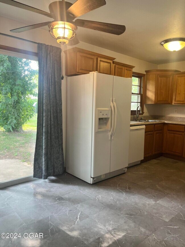 Foto del edificio - 1608 Jefferson Cir