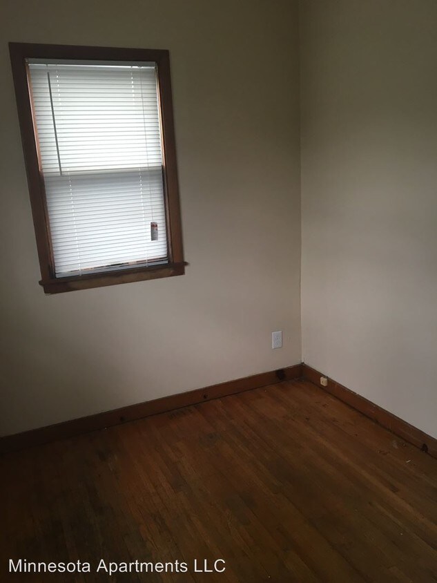 Foto del edificio - 1552 Edmund Ave W