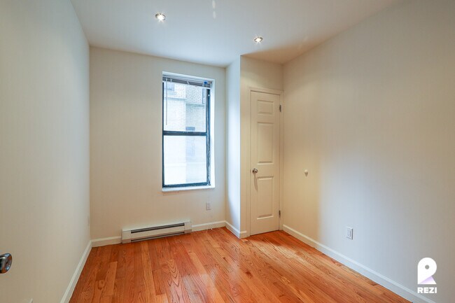 Building Photo - 120 W 105th St