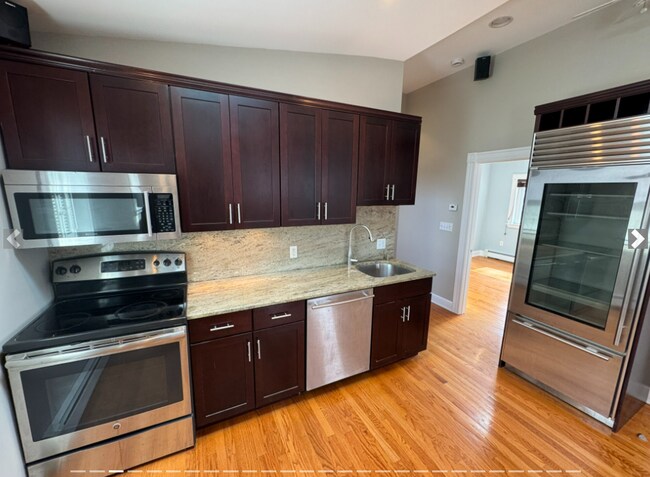 Building Photo - 24 Ellington Rd