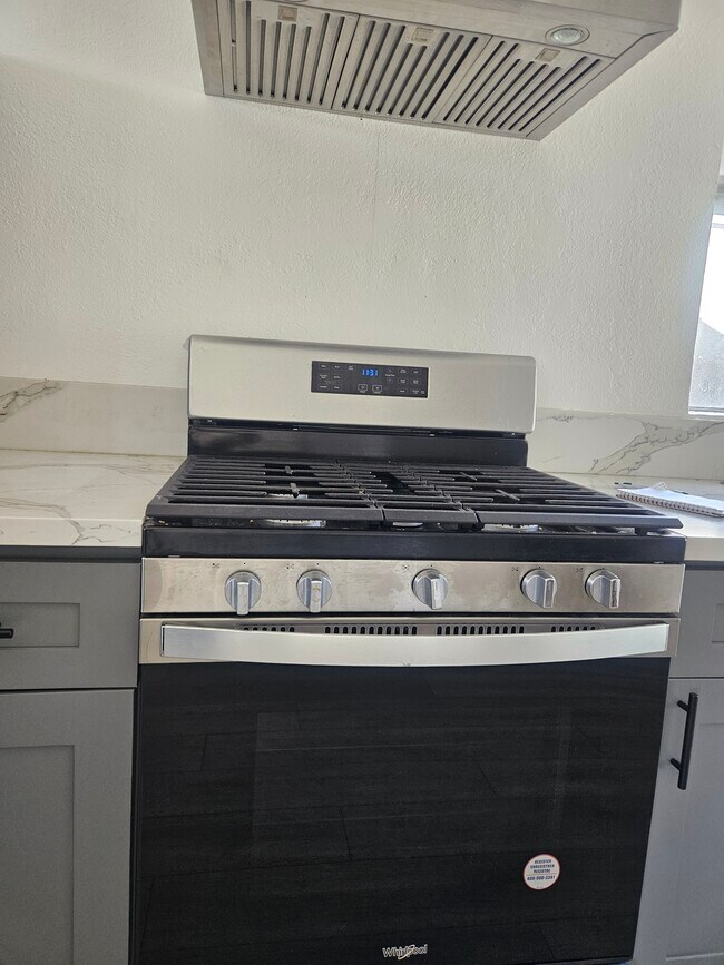 Foto del edificio - 5159 Clinton St