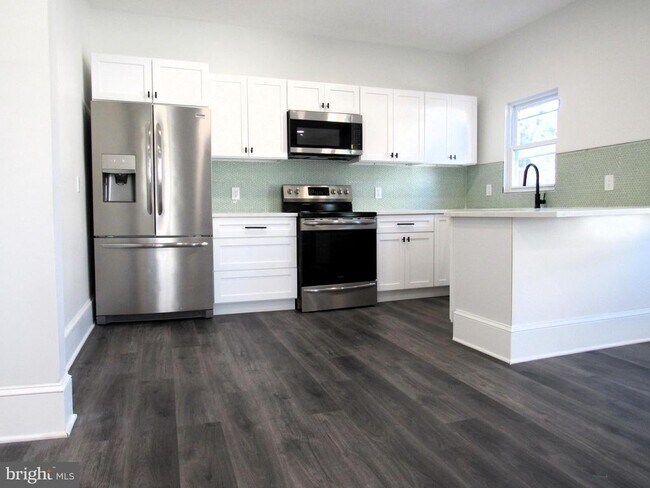 Foto del edificio - 704 Oak Ln