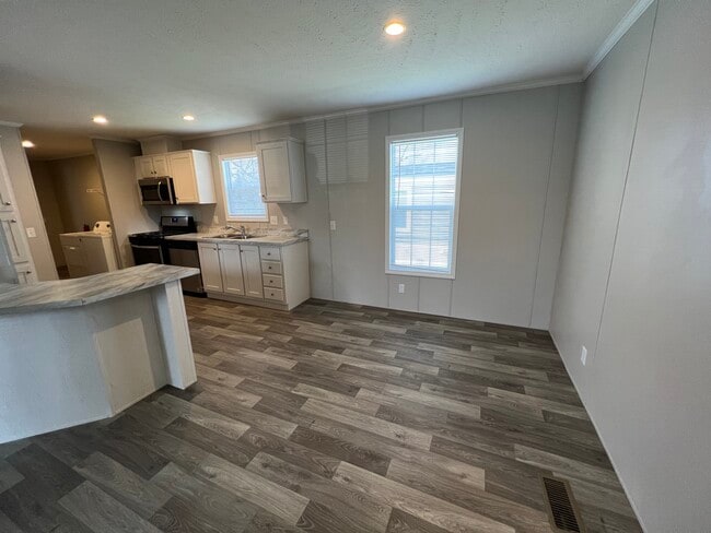 Building Photo - 131 Elm