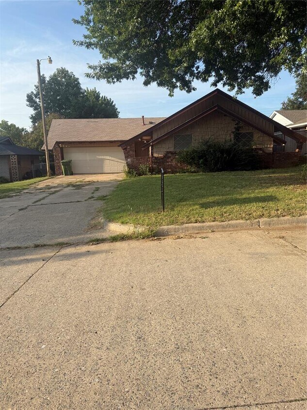 Primary Photo - 315 Willow Pl