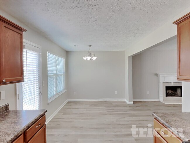 Foto del edificio - 4028 Deer Run Trce