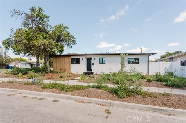 Building Photo - 6021 E Oakbrook St