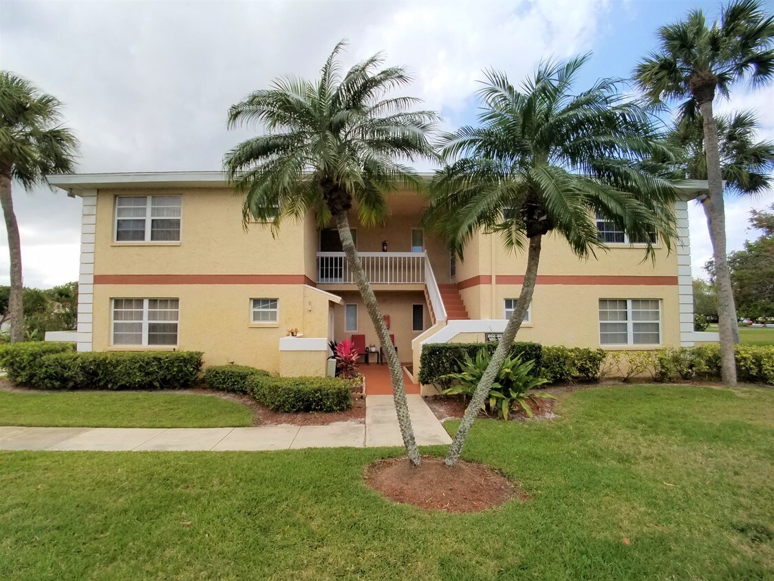 1562 SE Royal Green Cir, Port Saint Lucie, FL 34952 Condo for Rent in