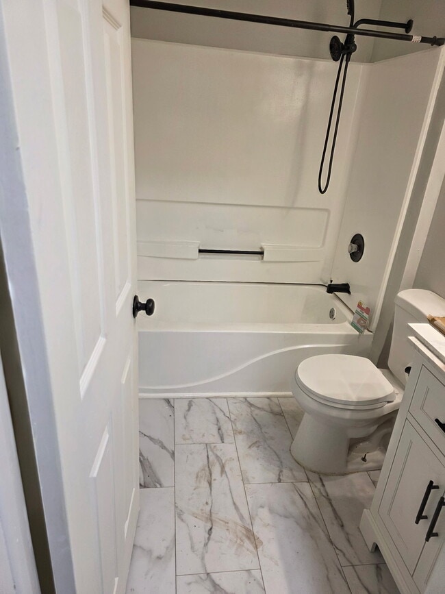 Foto del edificio - 1 1/2 Oliver Ave