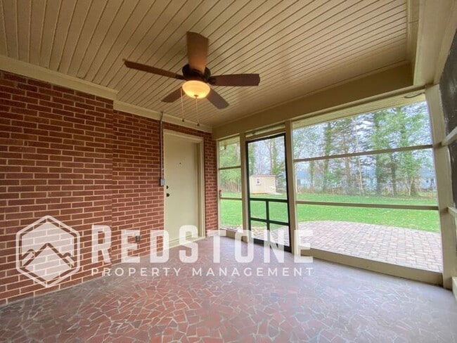 Building Photo - 3 Bedroom, 1 Bath - House