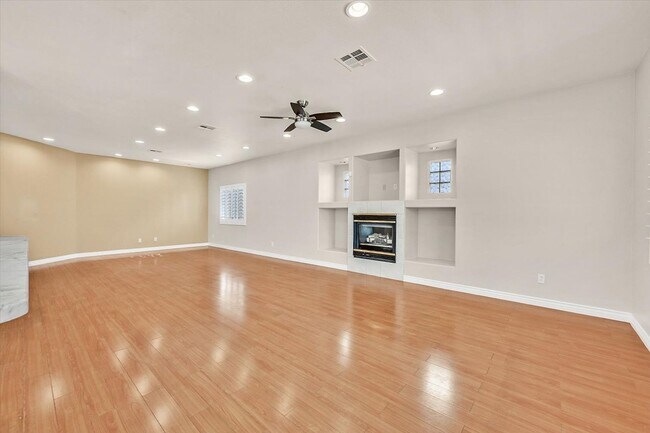 Building Photo - Desirable Home with 5 Bedrooms and 4 Bathrooms in Guard Gated Community!