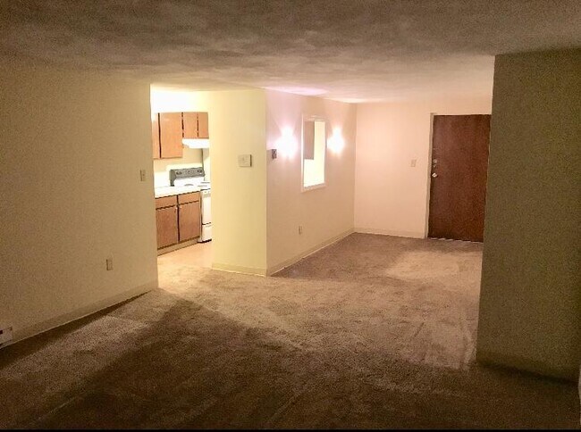 Building Photo - 55 Greentree Ln