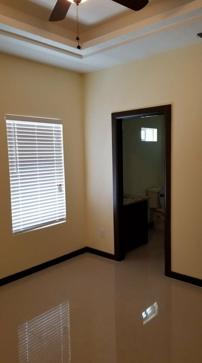 Foto del edificio - 709 E La Cantera Ave