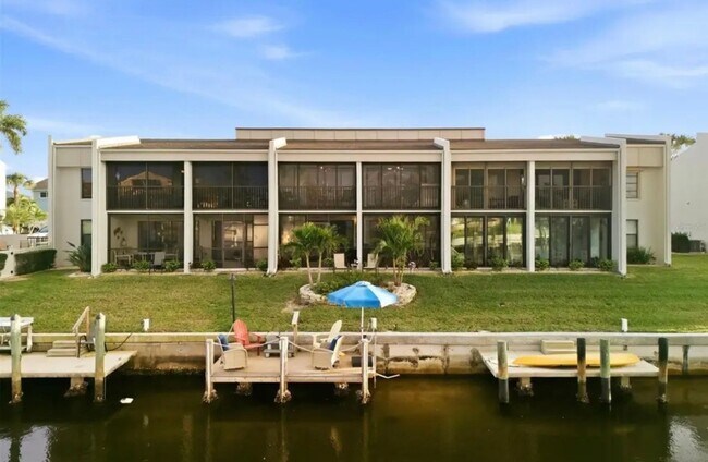 Building Photo - 1433 Mediterranean Dr