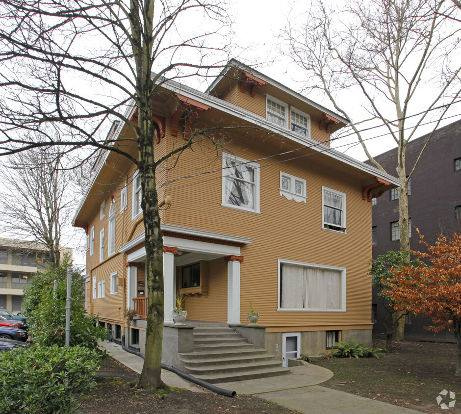 Foto principal - 2229 NW Everett St