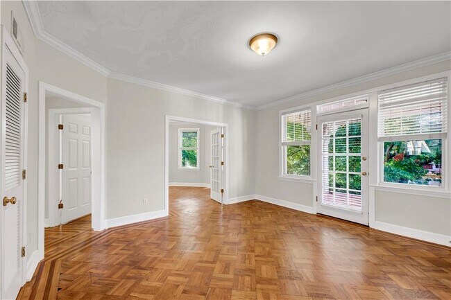 Foto del edificio - 878 Briarcliff Rd NE