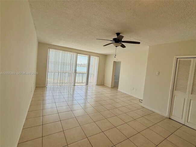 Building Photo - 1591 NE Miami Gardens Dr