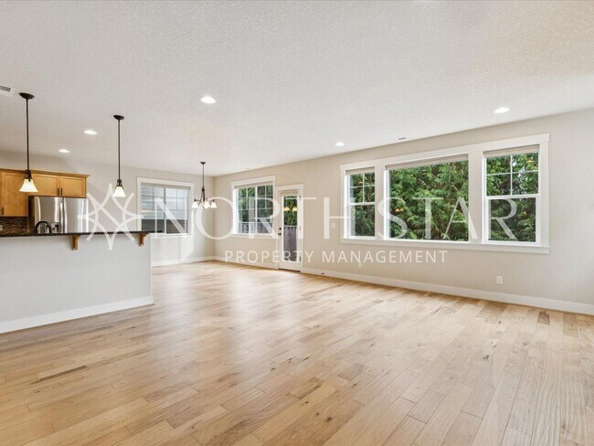 Foto del edificio - Newer Home in Summer Falls.