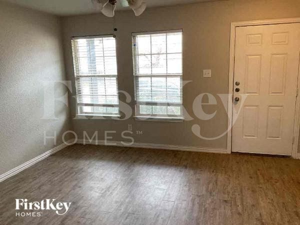 Foto del edificio - 664 River Garden Dr