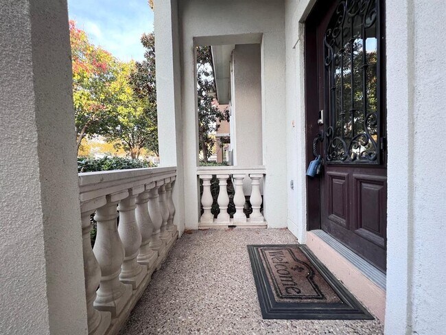 Building Photo - 436 Fuente