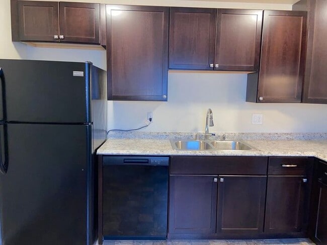 Foto del edificio - Reno Duplex - 1 Pet Friendly, Garage, Dishwasher, Washer/Dryer Hookups, Central A/C
