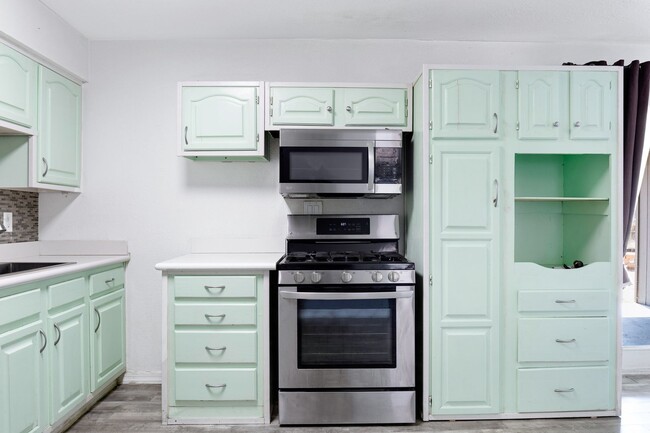 Building Photo - 4 Bedroom House Located in Tempe!