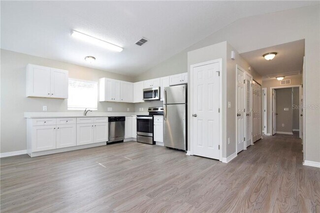 Building Photo - Lovely Bartlett Park Home
