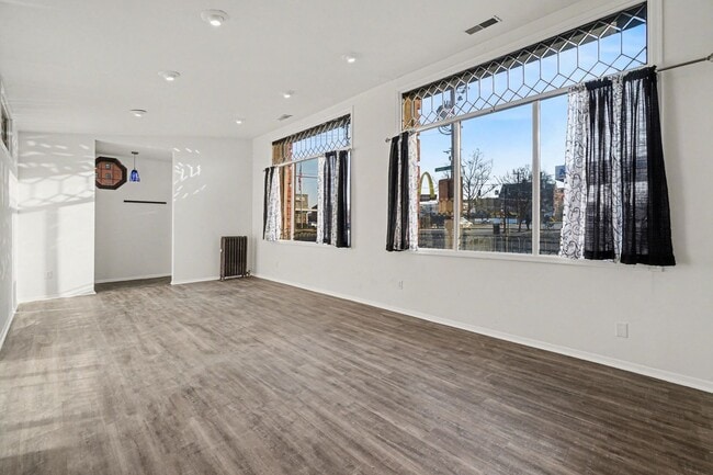 Building Photo - 1119 E McMillan St