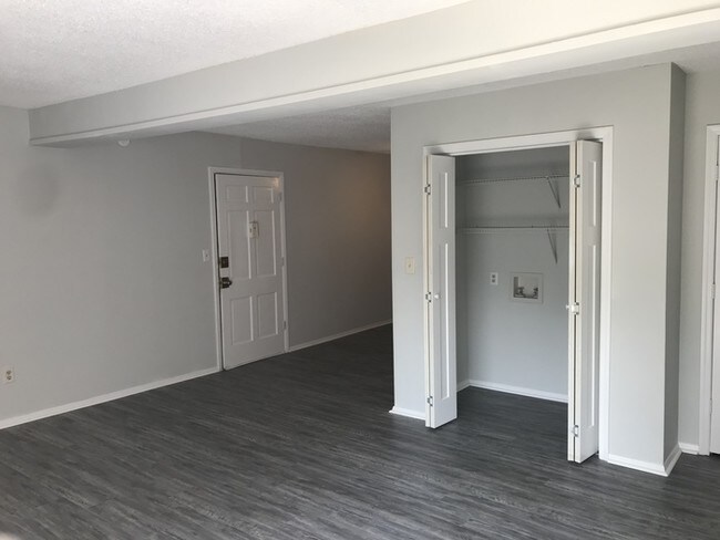Building Photo - 302 Dunlap Ave