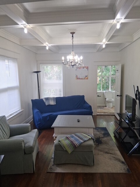 Foto del edificio - 3215 E 28th St