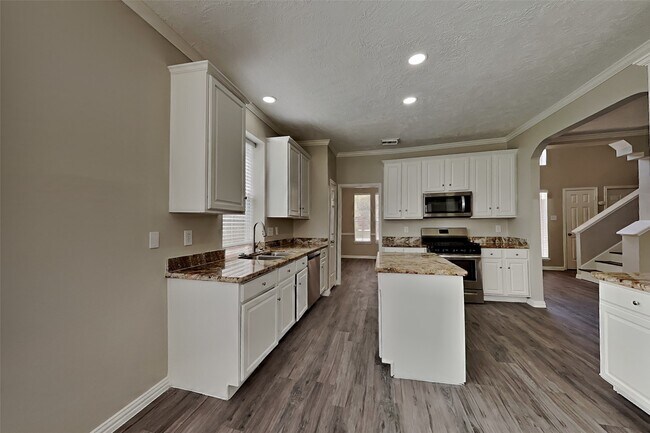 Building Photo - 1703 Calmar Dr