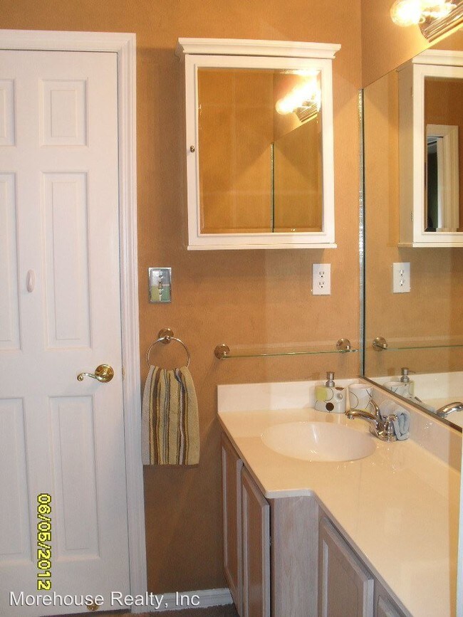 Building Photo - 130 Crown Point Cir
