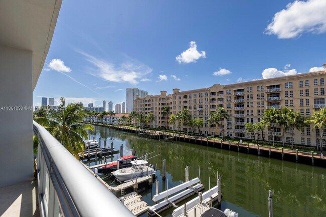 Foto del edificio - 2950 NE 188th St