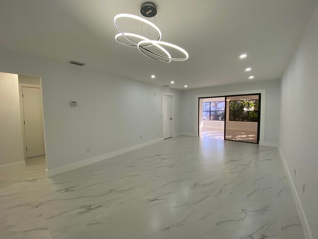 Building Photo - 267 NW 36th Ave