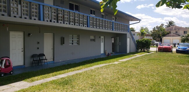 Foto del edificio - 7461 Kimberly Blvd