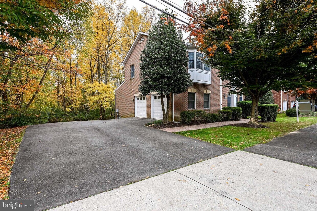 9997 Courthouse Rd, Vienna, VA 22181 House Rental in Vienna, VA