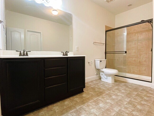 Building Photo - 16014 Peach Bluff Ln