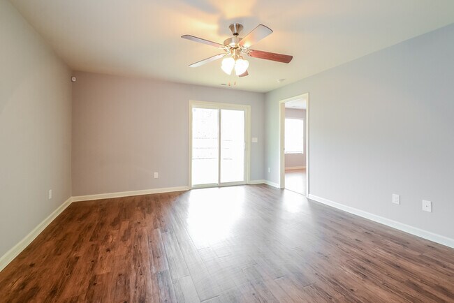 Building Photo - 6721 Woodford Dr